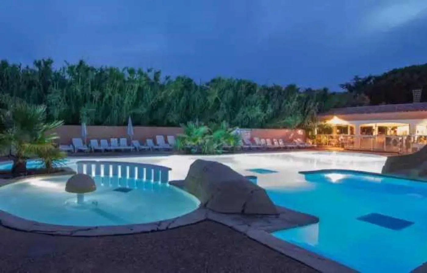 Camping 4 Etoiles - Parc Aquatique - Eebadc Борм-ле-Мимоза 0*,