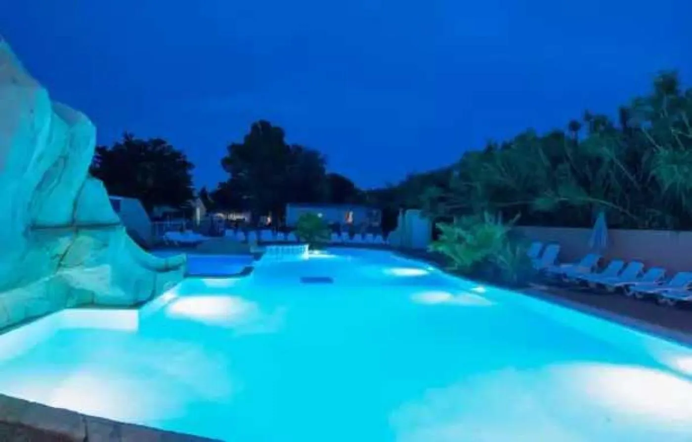 Camping 4 Etoiles - Parc Aquatique - Eebadc Борм-ле-Мимоза Кемпинг