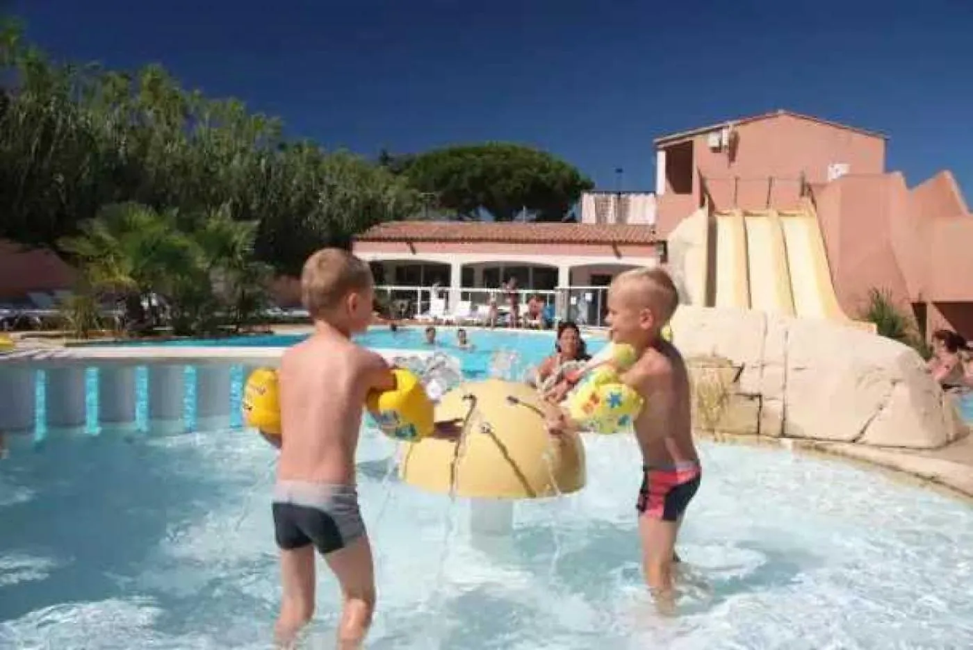 Camping 4 Etoiles - Parc Aquatique - Eebadc Борм-ле-Мимоза Кемпинг